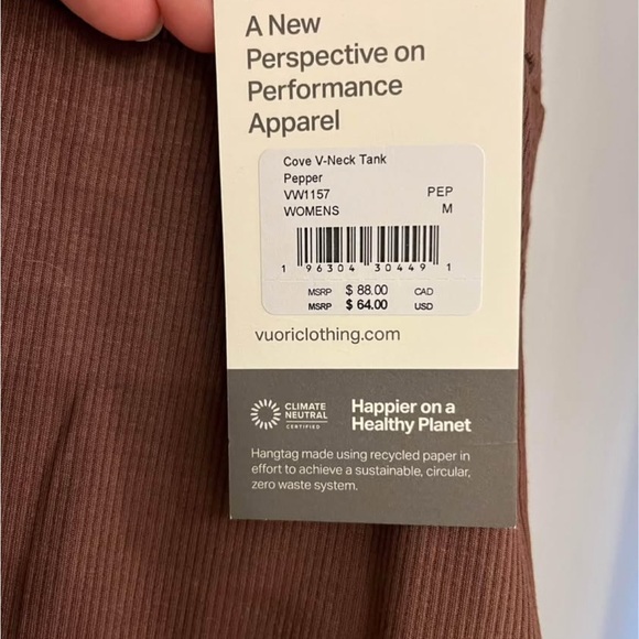 Vuori Sleeveless Cove V Neck NWT - Picture 3 of 4